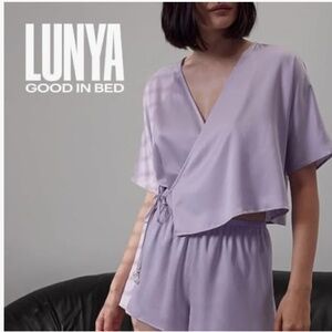 LUNYA BNWT Washable Silk Pearl Dolman Short Set in Crescent Lavender Size XS
